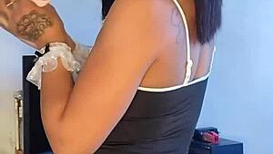 Empregadinha safada, a sexy brunette tattooed pornstar bitch, indulges in reality solo masturbation with her alluring curves