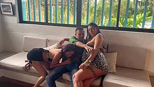 sooo cachonda, agente inmobiliaria folla clientes pa cerrar trato grande, parte 1