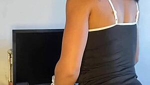 Empregadinha safada, a sexy brunette tattooed pornstar bitch, indulges in reality solo masturbation with her alluring curves