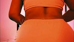 Omg, look at Valerygrey's sexy thick juicy ass on webcam! Want to see her masturbate?