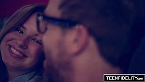 Teenfidelity Jillian Janson verkent nieuwe geile ervaringen