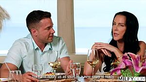 Milfy Woman From Texas Sneaks Away On Holiday