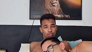 branquelinho tomou piroca grossa e preta no cuzinho