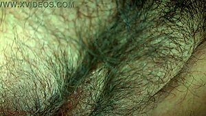 Upskirt Karina drażni lizakiem i zmysłowymi blond krągłościami