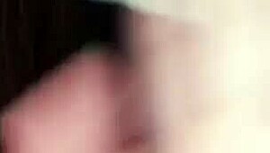 Японската MILF Май, 30-те, обръсната, обича кумпай, изцежда всяка капка, човече!