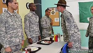 Uzbuđen sam u prvom gej tvink puhanju kurca