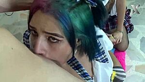 Jazmin kleči za grobo grlo jebanje s prijatelji