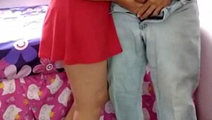 Spionerer på onkel som knuller søster hemmelig, herregud så tent!