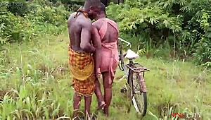 Okonkwo Lifts Village Slay Queen, Fucks Her Hard Outdoor