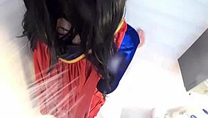 Supergirl spašava dan i dobija orgazam