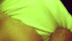 HACIENDO CHILLAR A MI PUTA HASTA SACARLE LOS PEDOTES