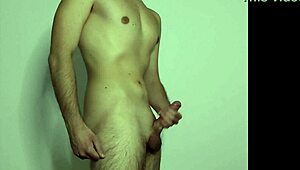 Watch this young amateur masturbate on high quality webcam