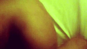 HACIENDO CHILLAR A MI PUTA HASTA SACARLE LOS PEDOTES