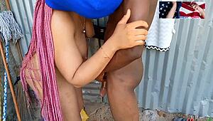 Bevándorlási tisztviselők durva anál szexet folytatnak szabadban