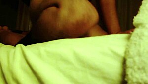 HACIENDO CHILLAR A MI PUTA HASTA SACARLE LOS PEDOTES