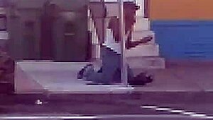 Stripklub orgie med revne tøj og dans.