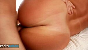 Codey Steele massages Mona Azar before slipping inside her tight body. A sneaky reality surprise!