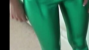 תלבש אזיקים ילד רע, אוי חכה התכוונתי תחתונים ולינג'רי למשחק הפטיש שלנו