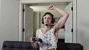 Gamer twink tips delivery driver with tight ass.