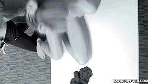 Jestem shoplyfter Emma Hix młoda 18+ blondyna podskakuje na kutasie oficera w pracy