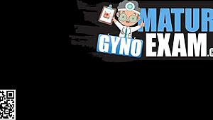 Zralá Emily Devine donucena cum v gynekologickém křesle od divného doktora!