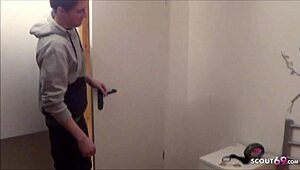 Německá máma přistižená s přítelkyní nabízí nevlastnímu synovi divokou trojku. Jaký šok!