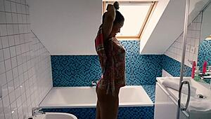 wunderbare feuchte rosa schlitz der teen-pussy wartet geöffnet auf großen dick