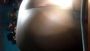 Yo metiendo me el dedo y mi mamá al otro lado