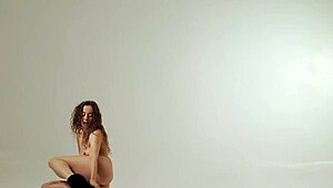 Flexible Curly-Haired Beauty Ursula Fe