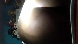 Yo metiendo me el dedo y mi mamá al otro lado