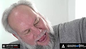 Grandpasfuckteen 18+ - Krásná dospělá teen Sasha Sparrow nechá starého chlapa vystříkat do vlhkých úst