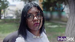 Tímida Colegiala Culona de 18 Skips Class, Caught by Stranger with Huge Cock