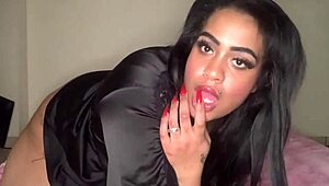 busty bbw milf squirts from her pussy!