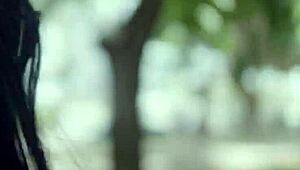 Tímida Colegiala Culona de 18 Skips Class, Caught by Stranger with Huge Cock