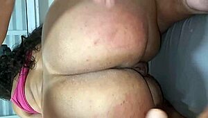 Горячая свингерская пара по соседству приглашает на дикий своп. Присоединиться?