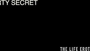 hey, watch cute blonde finger wet pussy in mirror?