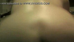 Mi culo y nalgas ricas al aire para la cámara en escena de puta