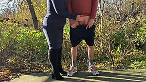 Co mě můj nevlastní syn nutí s kinkovou nylonovou ruční prací venku