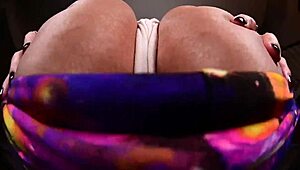 goddess, guide me to worship your massive juicy ass now