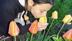 Girlfriend's Pussy Smells Better Than Tulips, Orgasm
