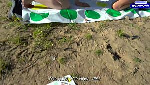 Незабываемая игра в твистер с двойным минетом в лесу