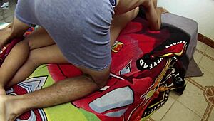 Gostoza novinha toda gozzada sem camisinha