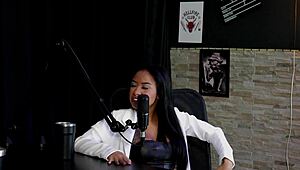 Tem vontade de fazer com transsexual, sentando no pau pensando em buceta - Paulistinha Sheer Red