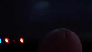 me masturbo solo en casa con emociones intensas