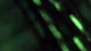 Секси куколка диптроатит и сквиртует в 3D