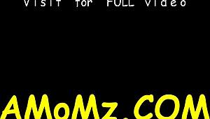 Mama vadul és mohón lovagol azon a farkon