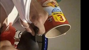 dos videos en uno bebiendo orina de shemale prostitute