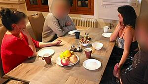 Javni ekstrem! Izvukla sam mu ogroman kurac u restoranu!