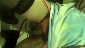 dos videos en uno bebiendo orina de shemale prostitute