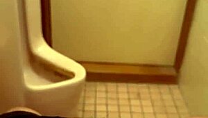 部屋で一人ゲイ男がチンポシコシコオナニー見せてやるよ？